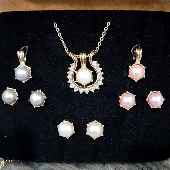 Jewelry - 3 Interchangeable pendants all with matching earrings rhinestone and pearls